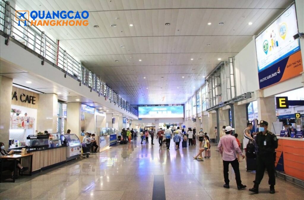 Quảng cáo tại khu vực sảnh đến sân bay Tân Sơn Nhất