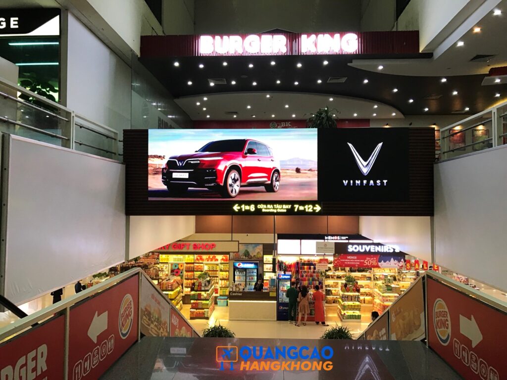 Lưu lượng hành khách tác động đến báo giá quảng cáo sân bay