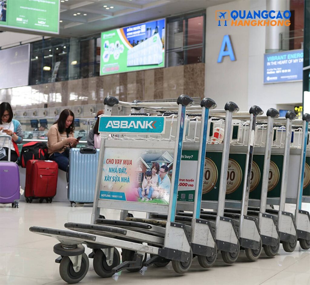 Quảng cáo trên xe đẩy hành lý
