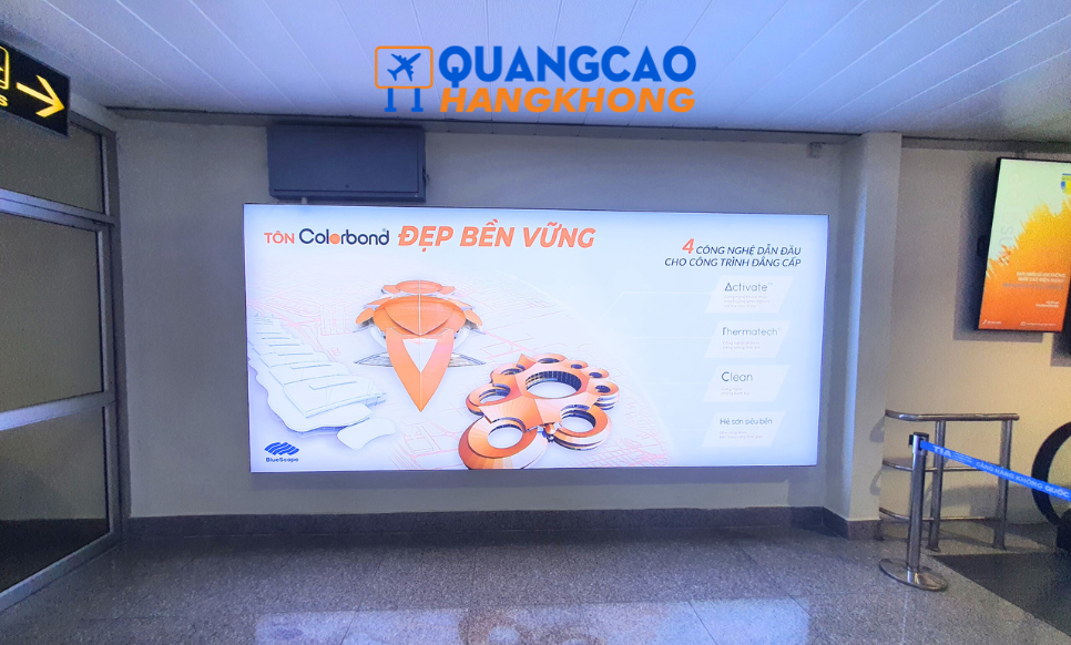 Quảng cáo biển tấm lớn tại sân bay Phú Bài