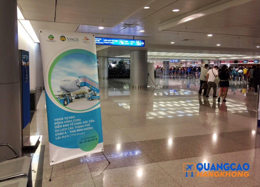 Quảng cáo Standee tại sân bay Tân Sơn Nhất