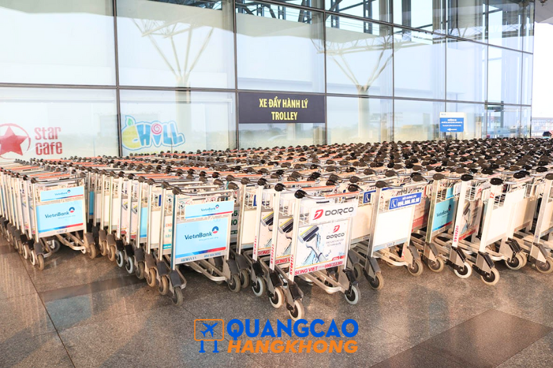 Quảng cáo trên xe đẩy hành lý