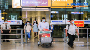 Quảng cáo trên xe đẩy hành lý tại sân bay