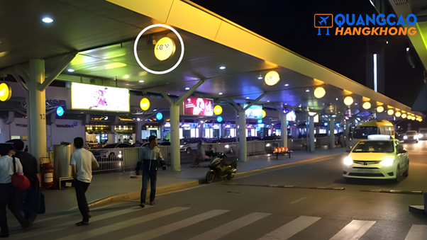 Biển vẫy tay tại sân bay