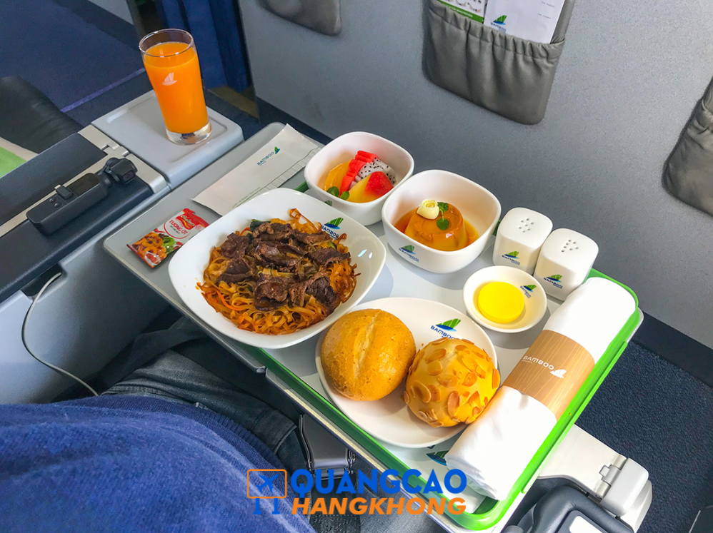 Quảng cáo trên khay bàn ăn