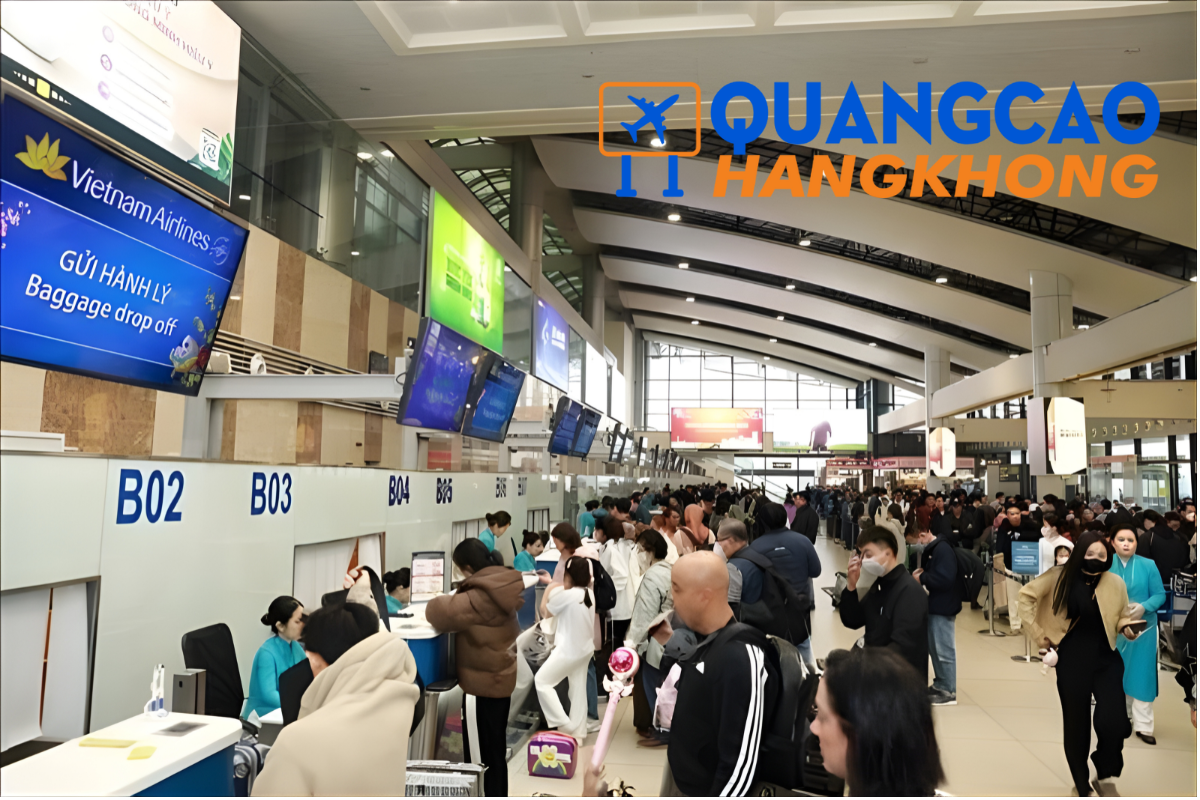 Quảng cáo màn hình LED sân bay Nội Bài tại khu vực check-in với lưu lượng hành khách đông và thời gian chờ dài