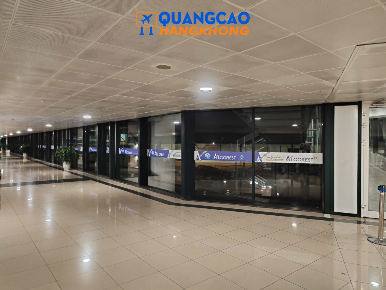 Quảng cáo dán decal hành lang chung