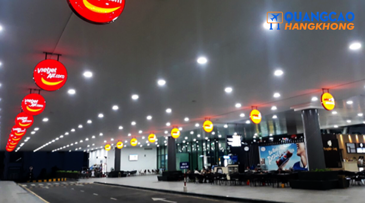 Quảng cáo biển vẫy tại sân bay