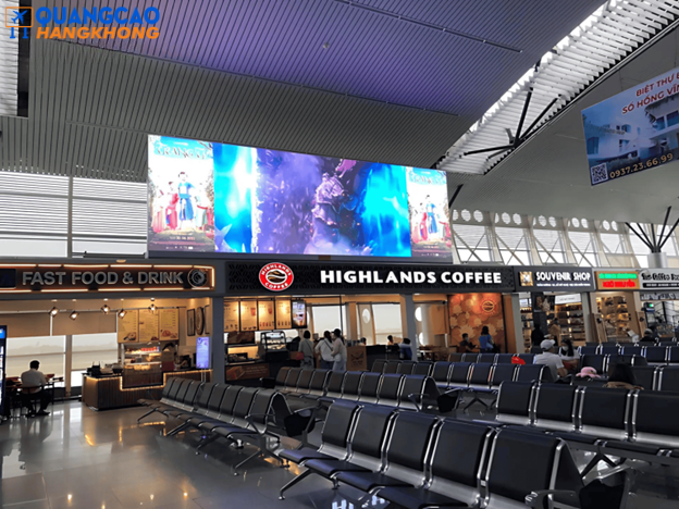 Quảng cáo màn hình LED khu vực phòng chờ lên máy bay