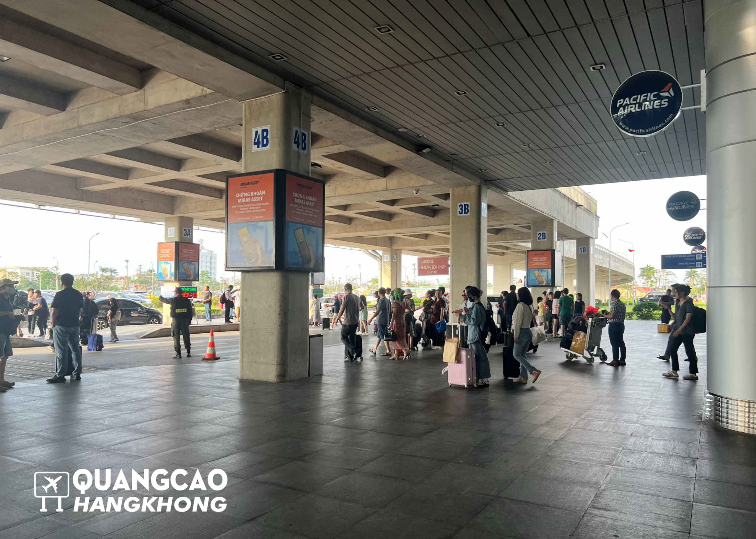 Khu vực công cộng và chờ xe của sân bay Cát Bi