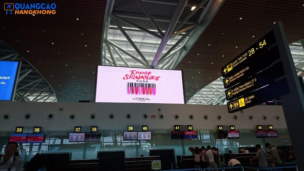 Quảng cáo màn hình LED khu vực làm thủ tục check-in