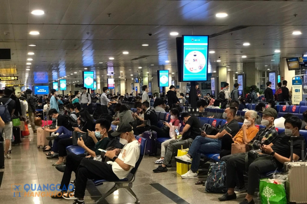 Sân bay Nội Bài đón lượng khách quốc tế tại khu vực phòng chờ