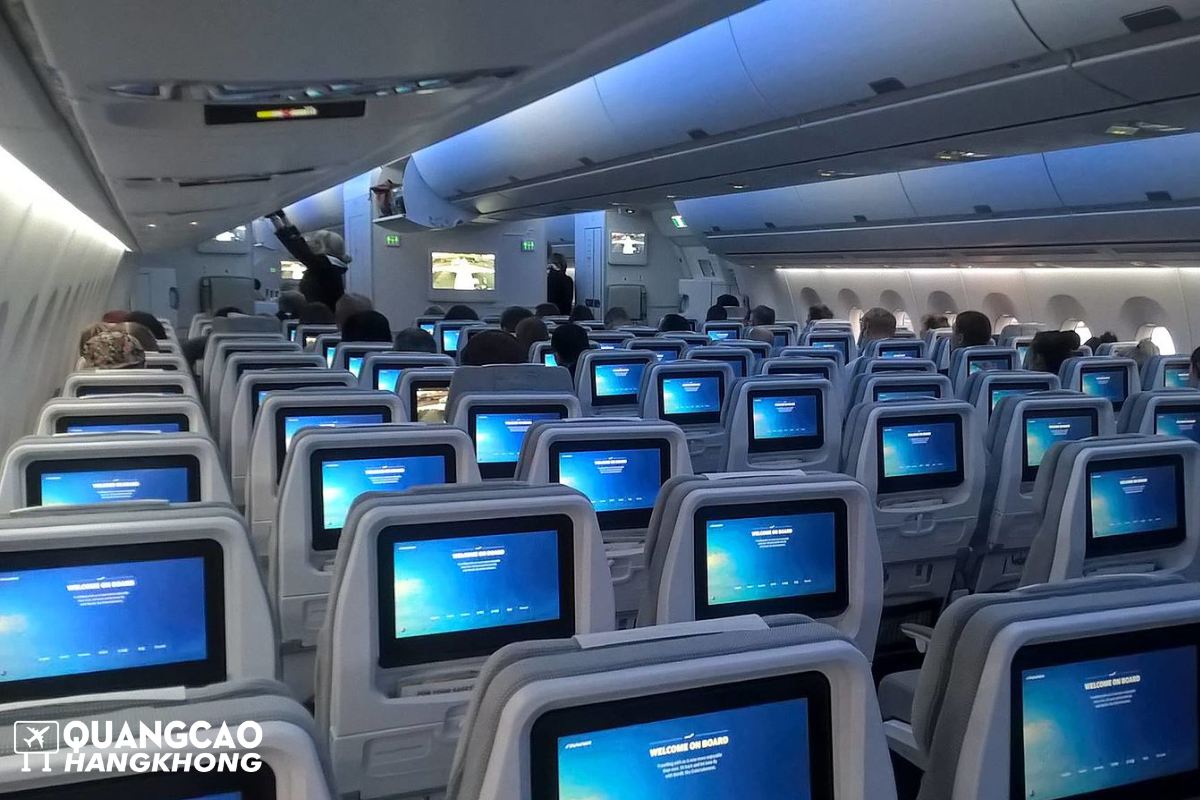 Quảng cáo trên máy bay thông qua hệ thống màn hình LCD phía sau ghế hành khách