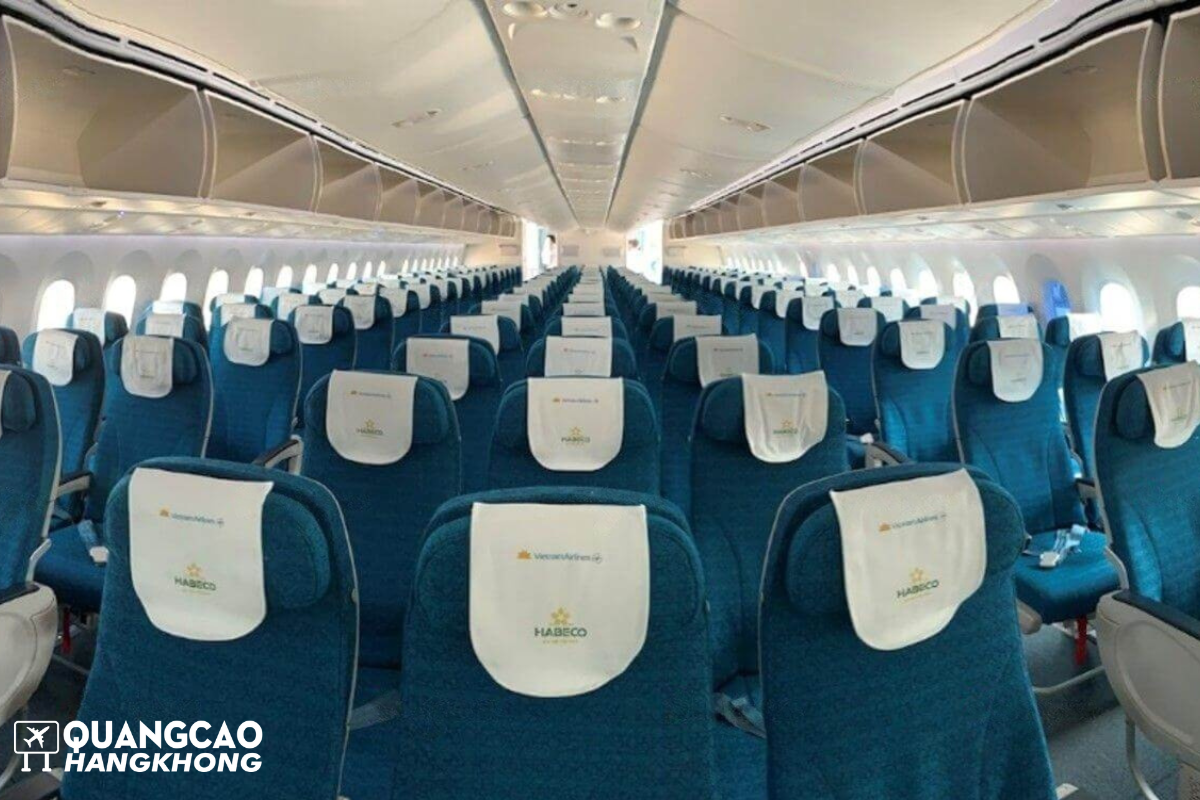 Quảng cáo trên máy bay thông qua khăn phủ đầu ghế in logo thương hiệu