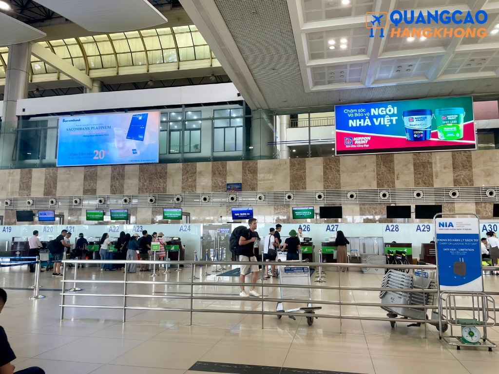 Biển quảng cáo hộp đèn tại sân bay Nội Bài