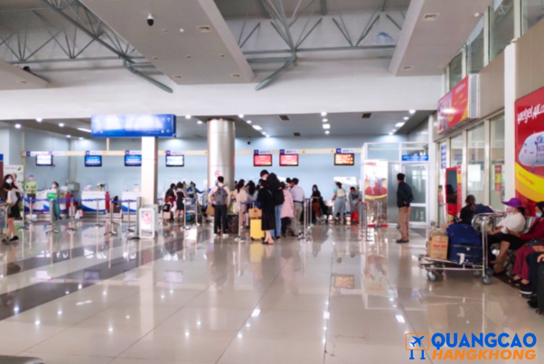 Biển hộp đèn quảng cáo sân bay Liên Khương khu vực hành lang di chuyển và lối kết nối