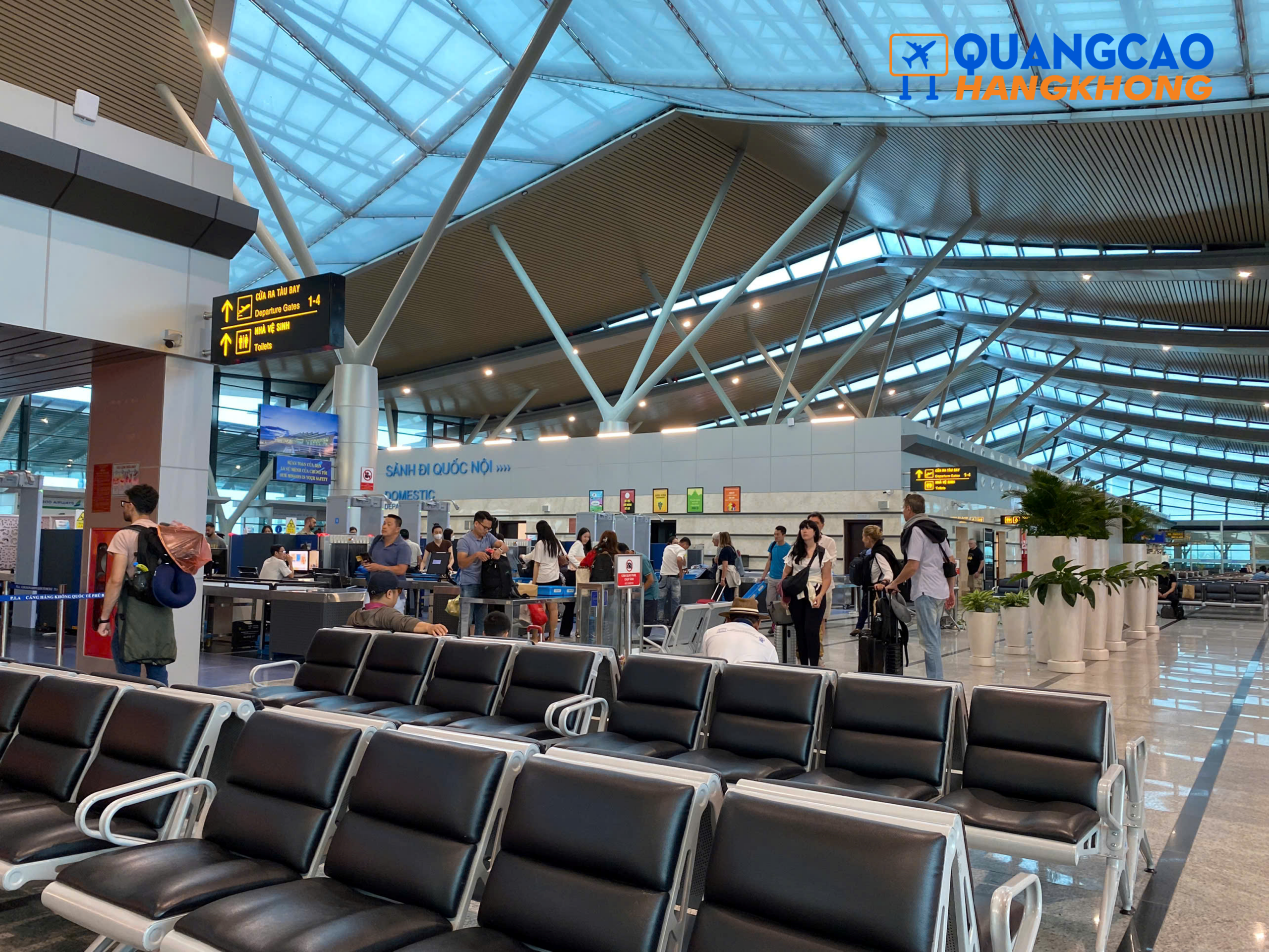 Chi phí quảng cáo biển hộp đèn phụ thuộc vào nhiều yếu tố