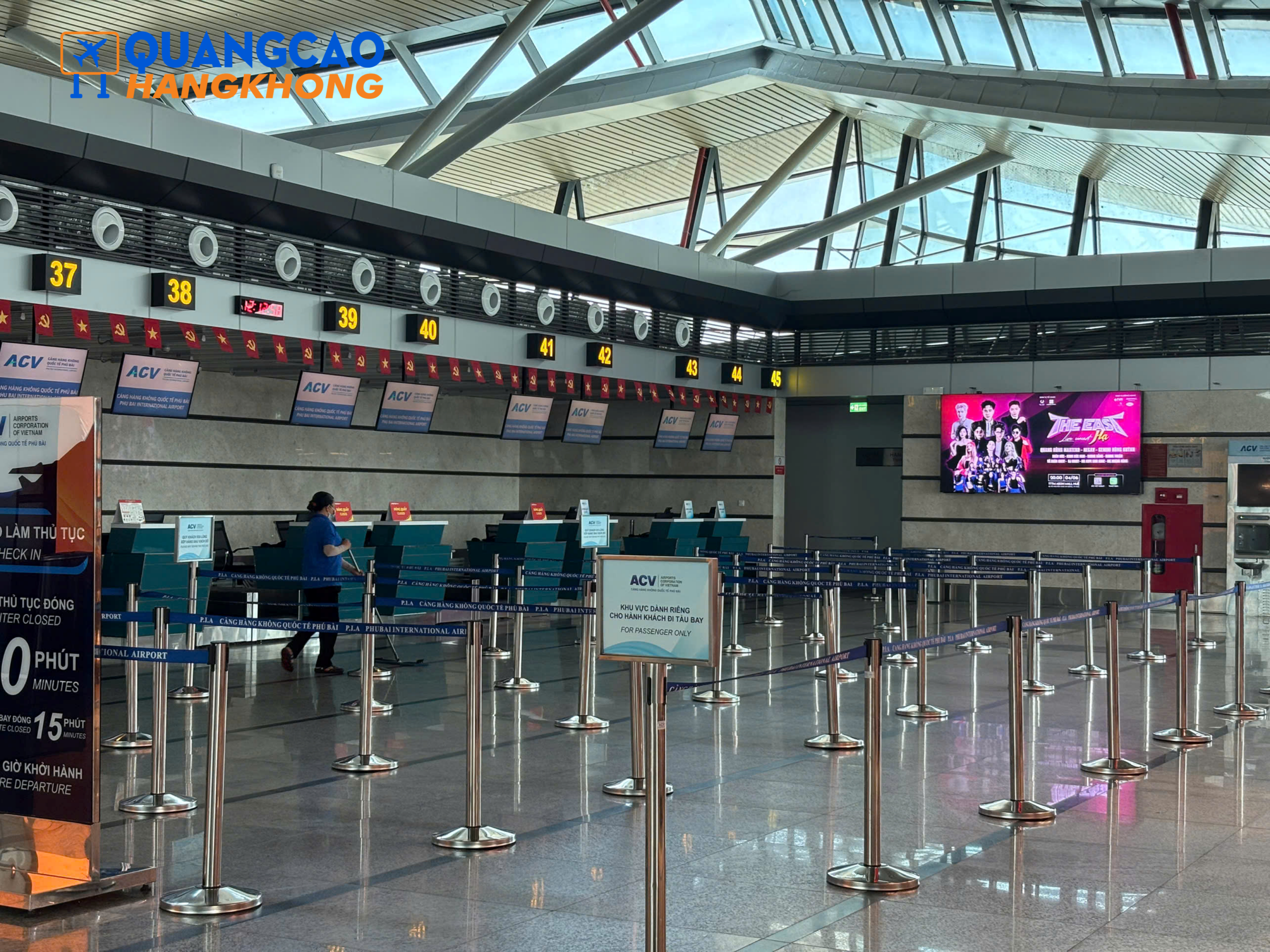 Quy trình triển khai biển hộp đèn quảng cáo tại sân bay Phú Bài