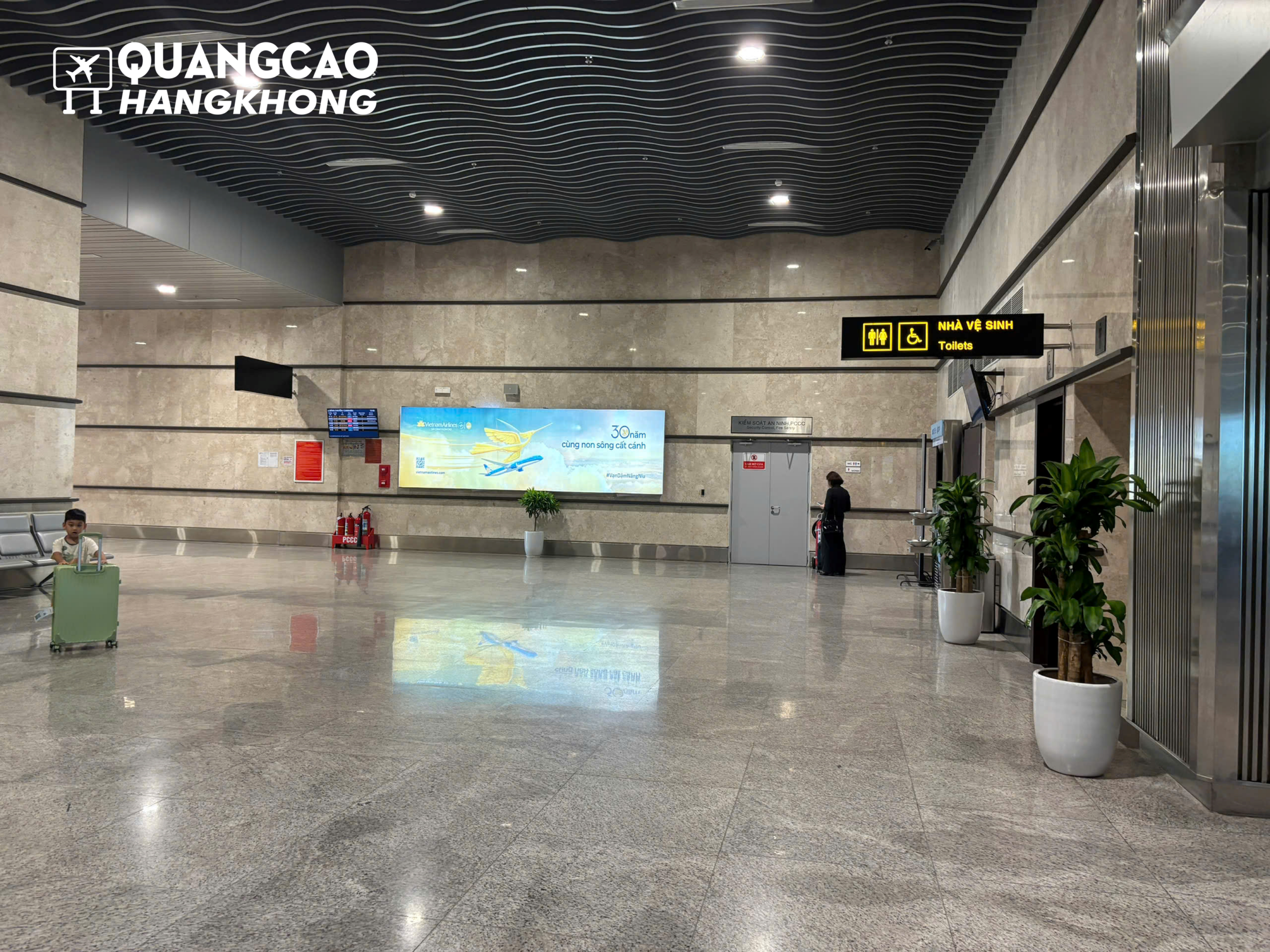 Biển hộp đèn quảng cáo sân bay Phú Bài rực rỡ và nổi bật