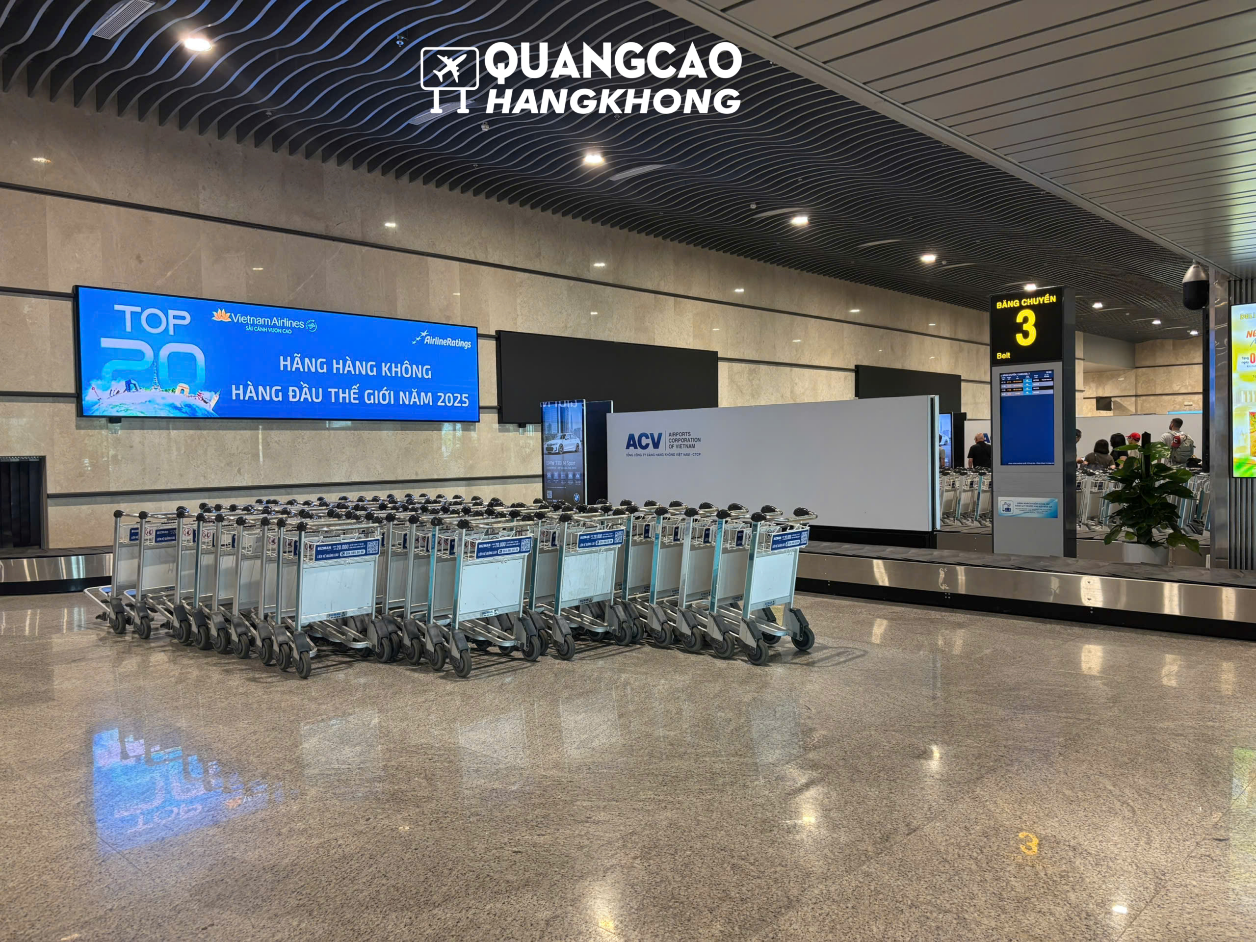 Biển hộp đèn quảng cáo tại khu vực băng chuyền nhận hành lý