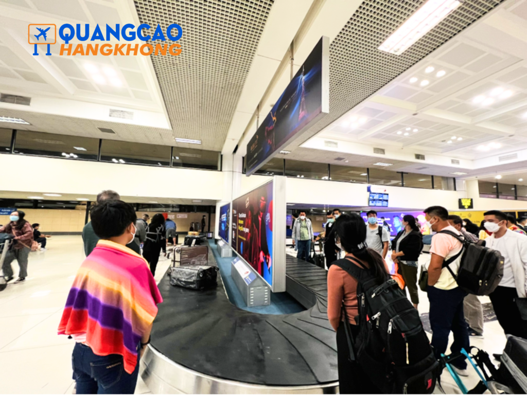 Quảng cáo biển hộp đèn tại khu vực băng chuyền hành lý