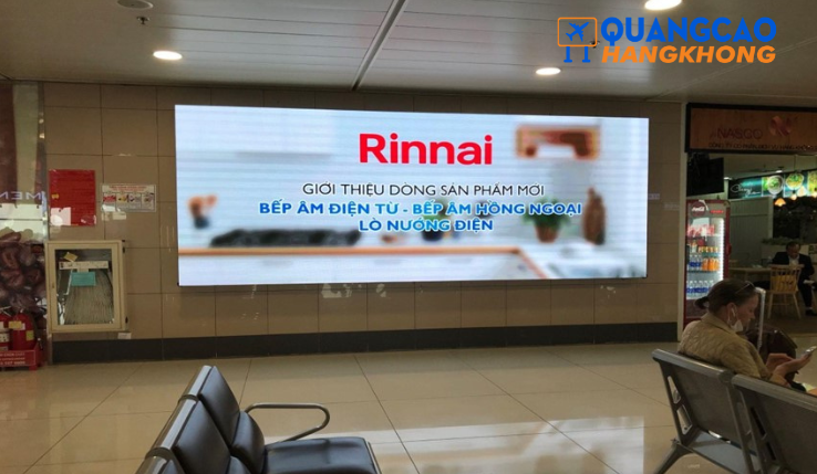 Quảng cáo biển hộp đèn tại khu vực sảnh chờ