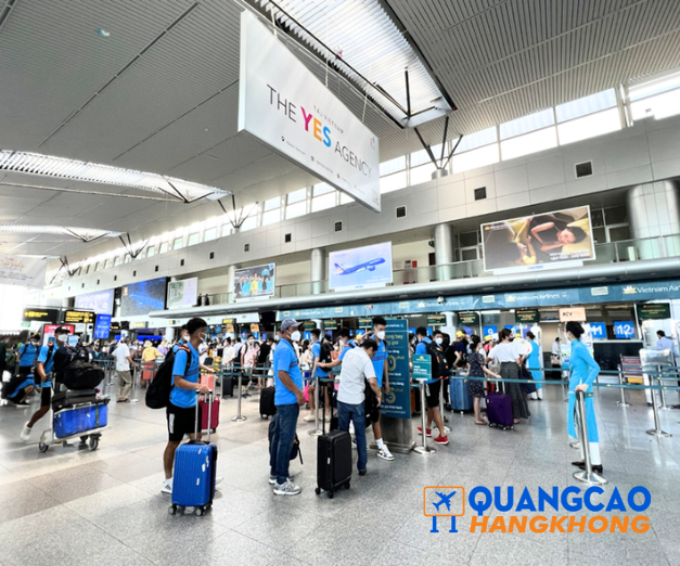Quảng cáo biển hộp đèn tại khu vực check-in