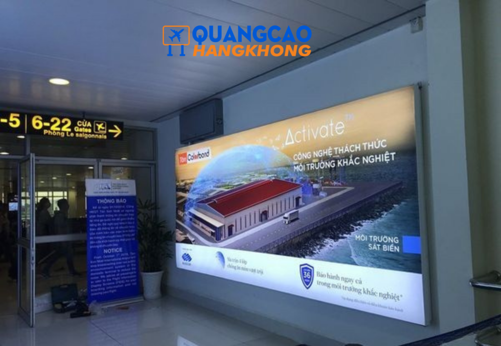 Biển hộp đèn quảng cáo khu vực phòng chờ ra máy bay