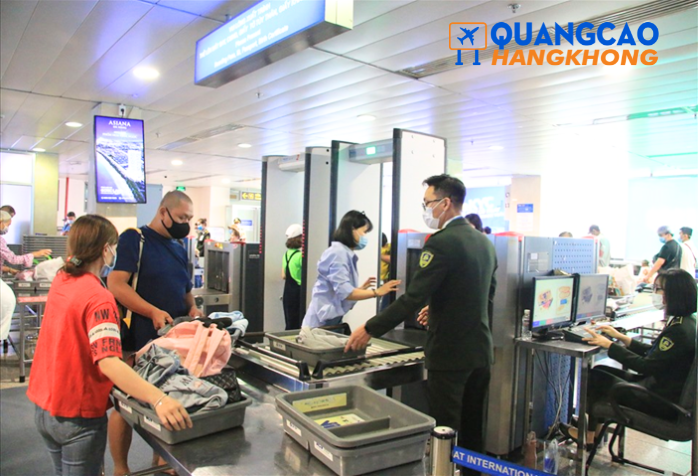 Quảng cáo biển hộp đèn tại khu vực soi chiếu an ninh