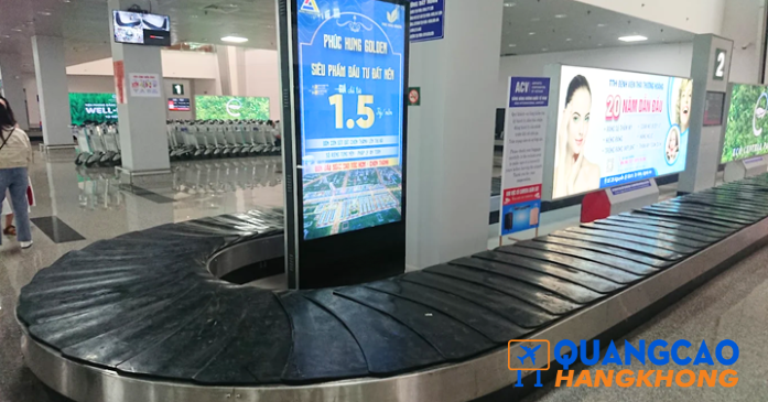 Quảng cáo biển hộp đèn tại khu vực băng chuyền hành lý
