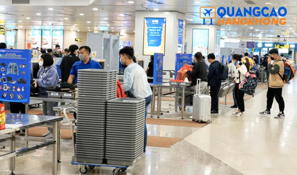 Quảng cáo biển hộp đèn tại khu vực soi chiếu an ninh