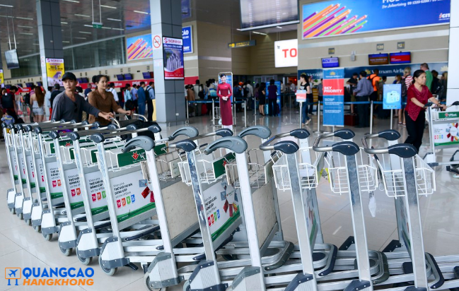 Hình thức quảng cáo phủ toàn bộ xe đẩy hành lý