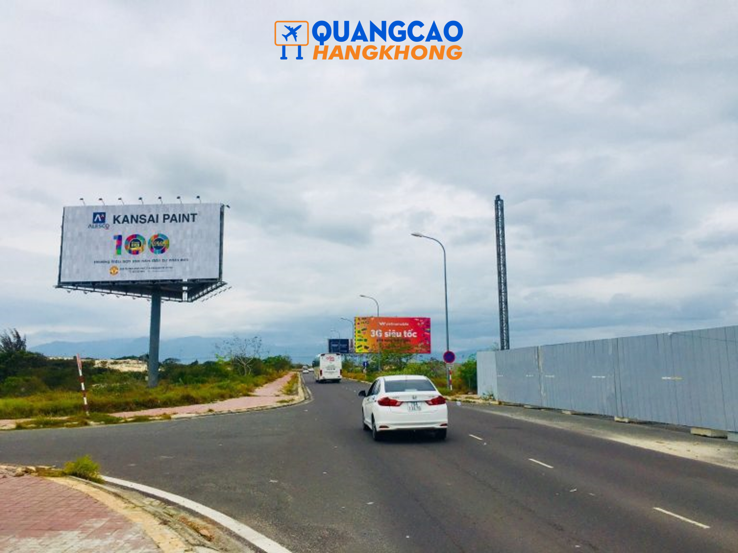 Pano quảng cáo đặt tại khu vực lối ra vào sân bay