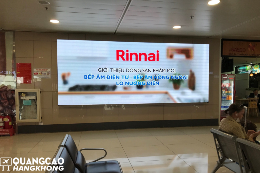 Biển hộp đèn quảng cáo tại khu vực phòng chờ sân bay