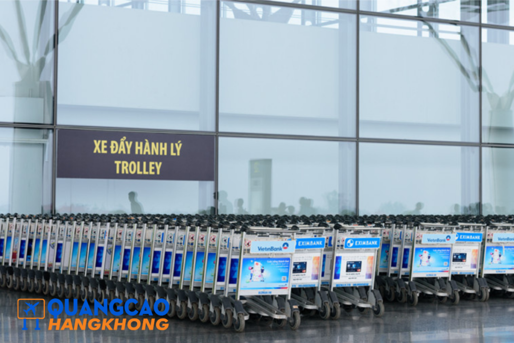 Quảng cáo xe đẩy hành lý ở sân bay