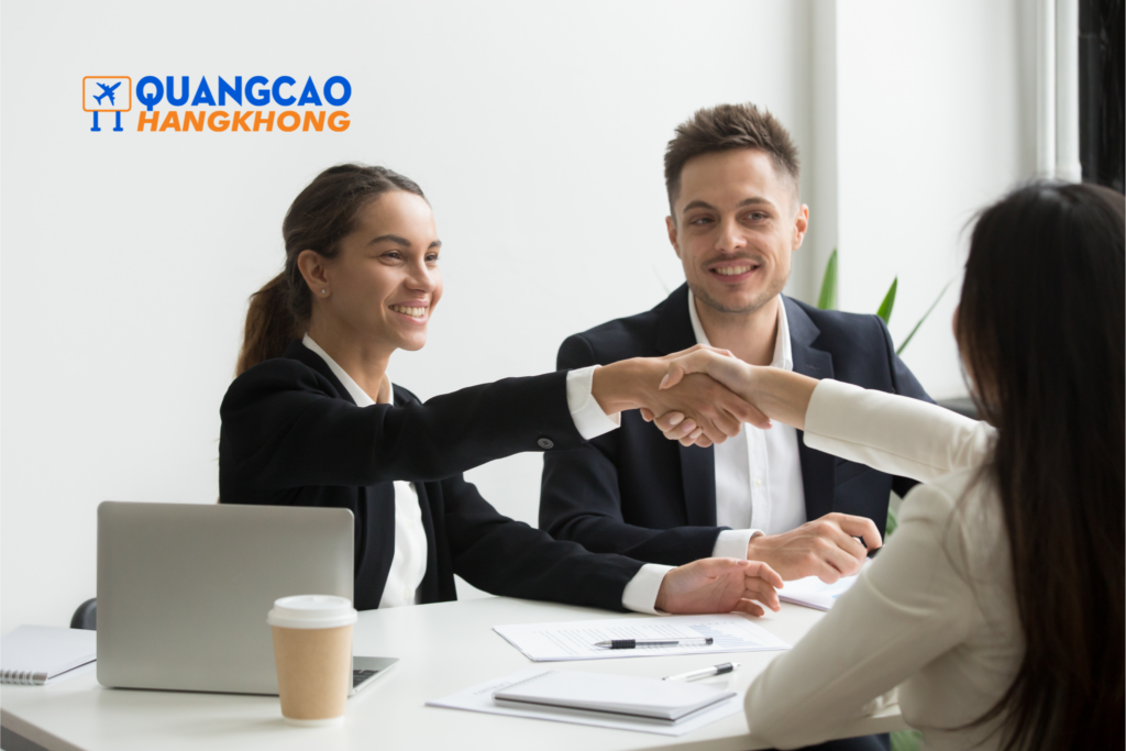 Gặp gỡ và trao đổi trực tiếp với khách hàng về chiến dịch quảng cáo
