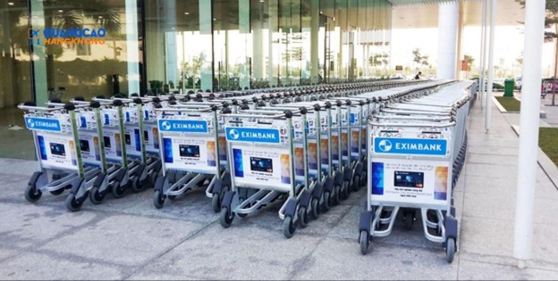 Hình thức quảng cáo phủ toàn bộ xe đẩy hành lý