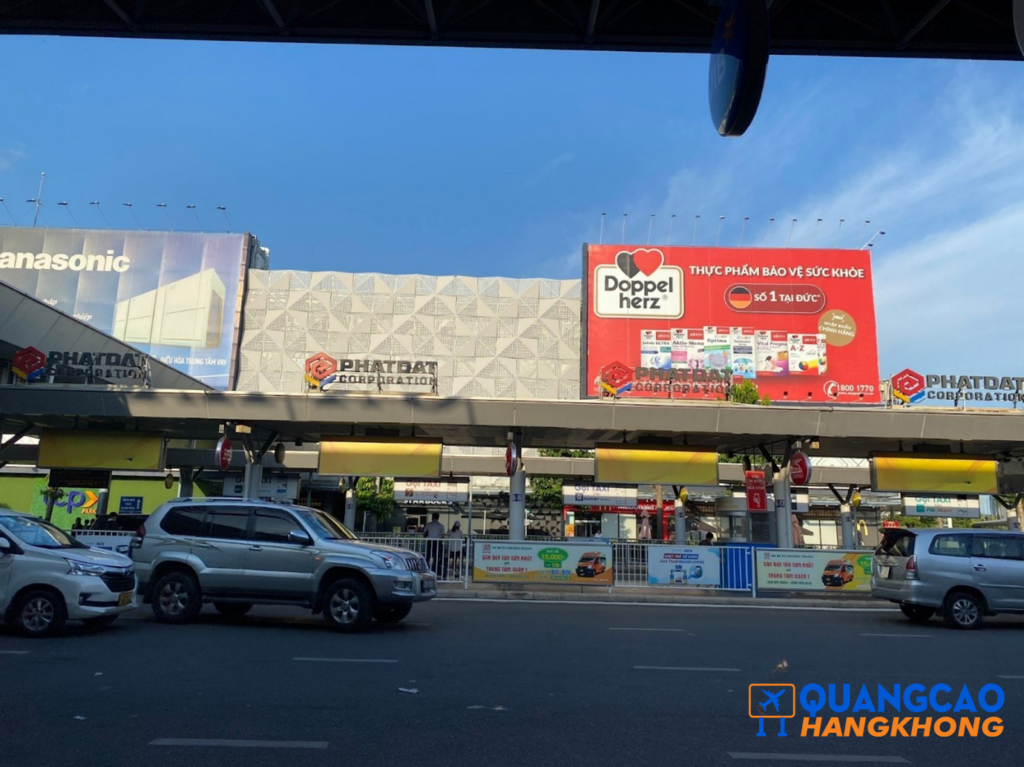Pano quảng cáo tại sân bay Tân Sơn Nhất khu vực cửa ra vào