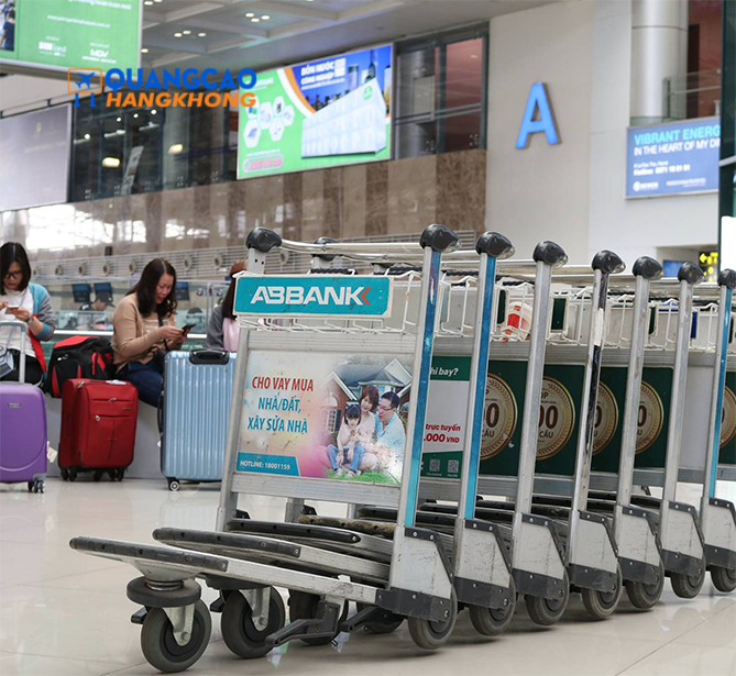 Hình thức quảng cáo phủ toàn bộ xe đẩy hành lý