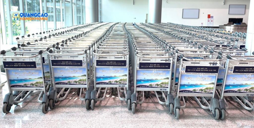 Quảng cáo ở phía sau xe đẩy hành lý
