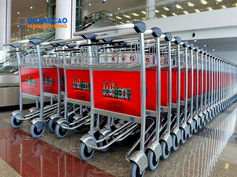 Quảng cáo xe đẩy hành lý ở sân bay Phú Quốc dễ dàng thu hút sự chú ý