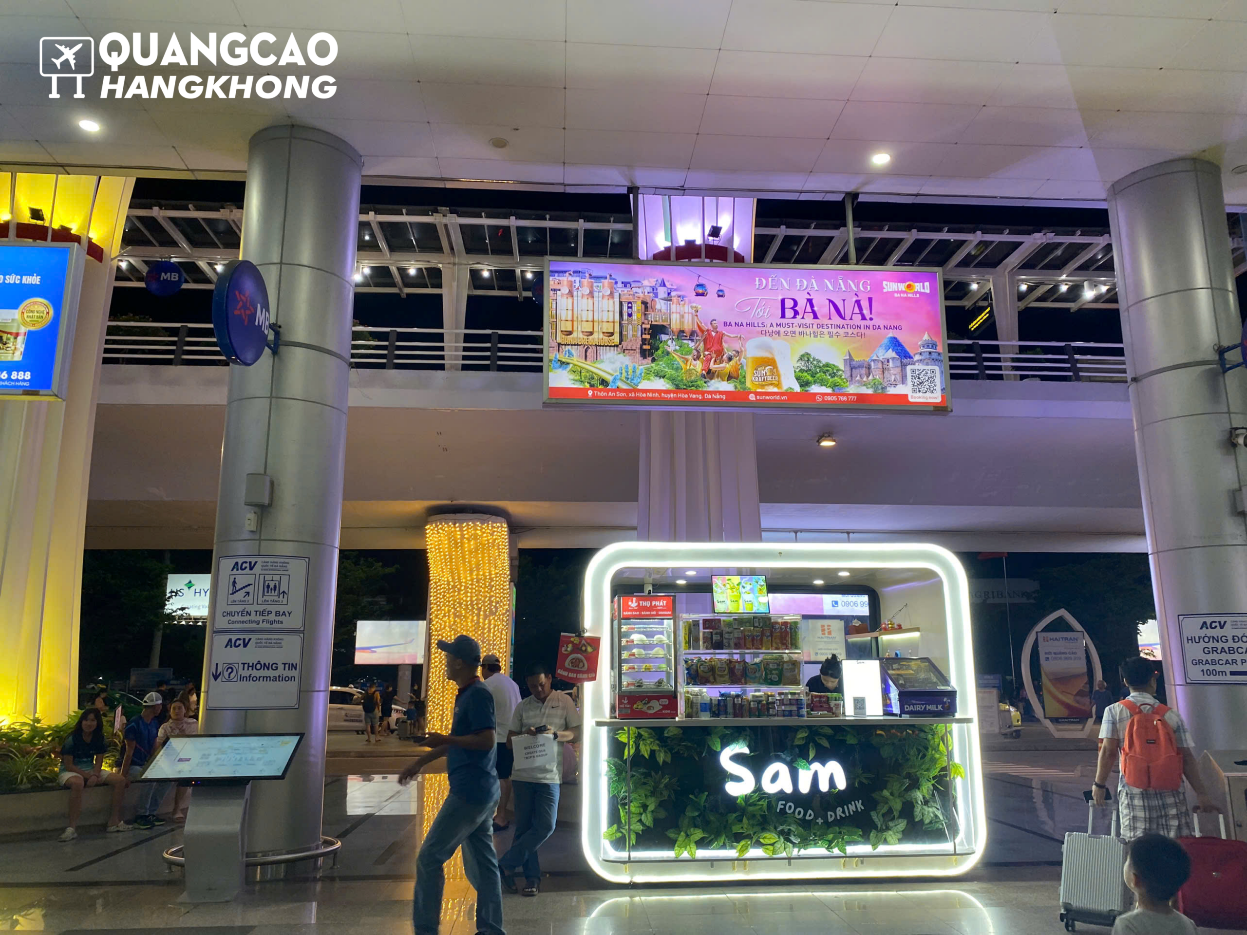 Pano quảng cáo tại khu vực đối diện sảnh chờ xe