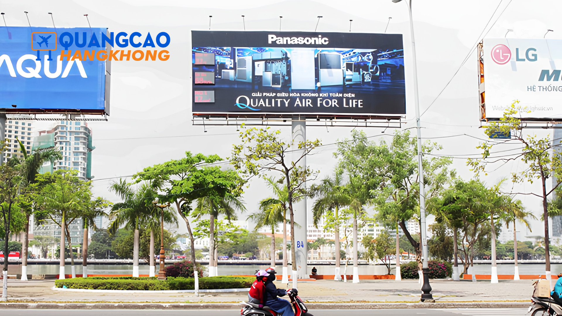 Pano quảng cáo khu vực ga đến 