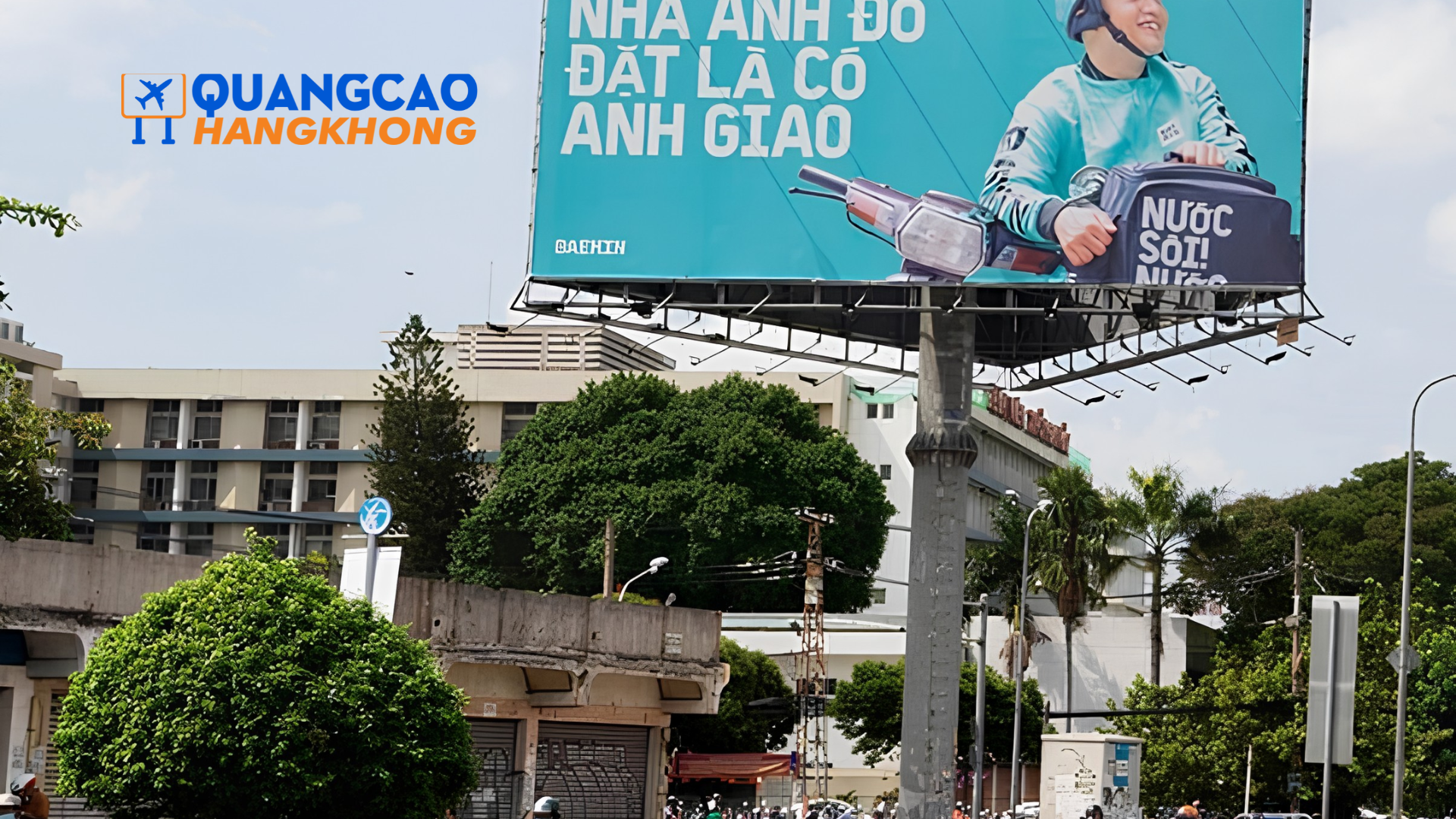 Pano quảng cáo khu vực trên tuyến đường ra vào sân bay